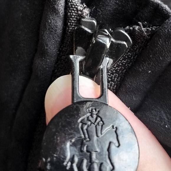 Stylish Women's Black Quilted Vest - Picture 7 of 8